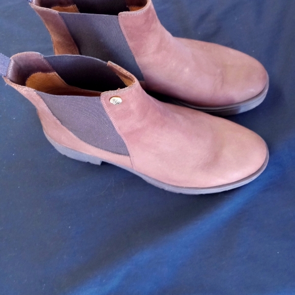 Shoes - Picture 2 of 8